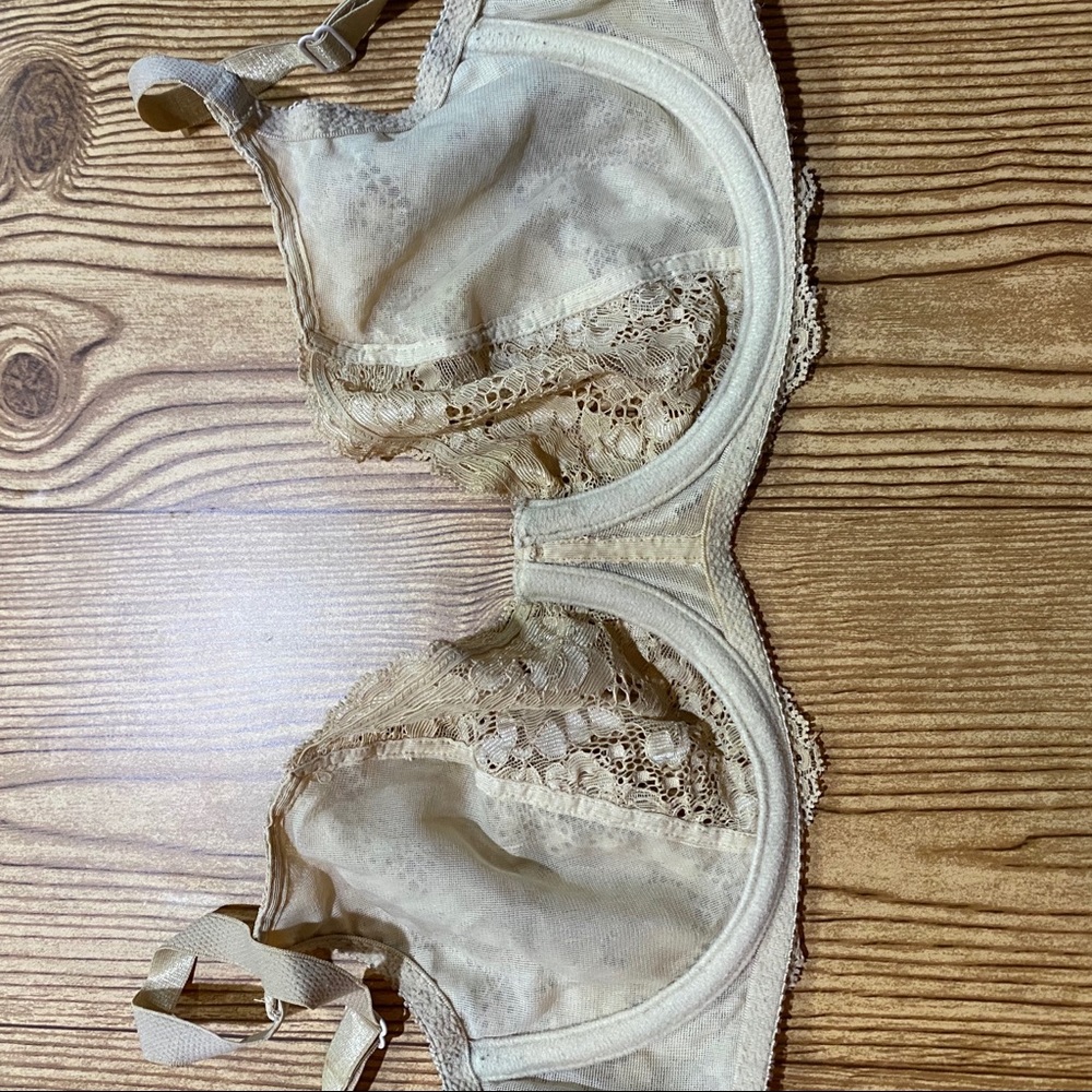 Victoria’s Secret beige lace underwire bra 36D - Picture 4 of 5